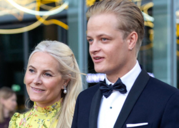 Mette-Marit de Norvège : son fils Marius accusé de violences, sa petite amie réapparaît 1 Mette-Marit de Norvège : son fils Marius accusé de violences, sa petite amie réapparaît Mette-Marit de Norvège : son fils Marius accusé de violences, sa petite amie réapparaît
