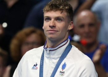 « Personne ne les a calculés » : les coulisses du shoot de Léon Marchand et son frère au premier étage de la Tour Eiffel 7 « Personne ne les a calculés » : les coulisses du shoot de Léon Marchand et son frère au premier étage de la Tour Eiffel « Personne ne les a calculés » : les coulisses du shoot de Léon Marchand et son frère au premier étage de la Tour Eiffel