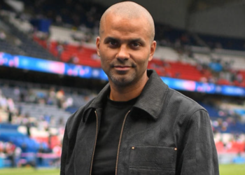 Tony Parker : la star du basket dévoile son incroyable maison de 800m² en Normandie 2 Tony Parker : la star du basket dévoile son incroyable maison de 800m² en Normandie Tony Parker : la star du basket dévoile son incroyable maison de 800m² en Normandie