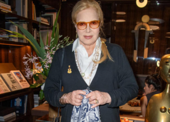 « Je t’aime de tout mon cœur » : Sylvie Vartan choyée par les siens, sa fille Darina lui fait une tendre déclaration pour ses 80 ans