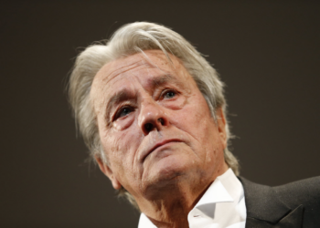 Mort d’Alain Delon : cette célébrité disparue depuis deux mois réapparaît à Douchy à la surprise générale 14 Mort d’Alain Delon : cette célébrité disparue depuis deux mois réapparaît à Douchy à la surprise générale Alain Delon, le dernier grand mythe du cinéma français, est décédé à l’âge de 88 ans