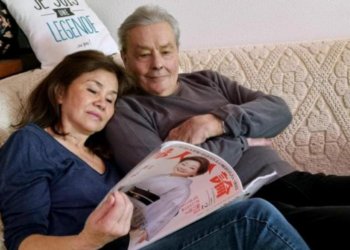 Alain Delon : ce message désespéré qu’il aurait envoyé à Hiromi Rollin peu avant sa mort