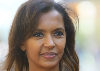 « Quand tu ne te maries pas… » : Karine Le Marchand a toujours refusé de s’unir à quelqu’un et voici pourquoi