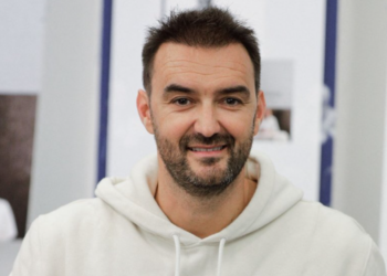 Cyril Lignac partage une vidéo inédite de son petit garçon, les internautes sont conquis !