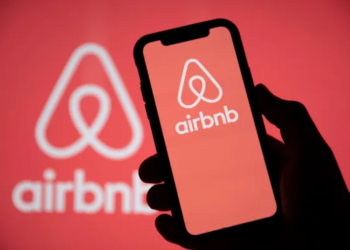 Airbnb : Elle réclame 300 euros à un locataire pour une trace de gel douche
