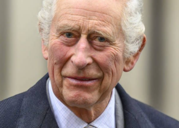 Charles III « toujours très malade » : une source fait des révélations sur « la planification de ses funérailles » 14 Charles III « toujours très malade » : une source fait des révélations sur « la planification de ses funérailles » Charles III atteint d’un cancer : il fait une rare confidence au sujet de son état de santé