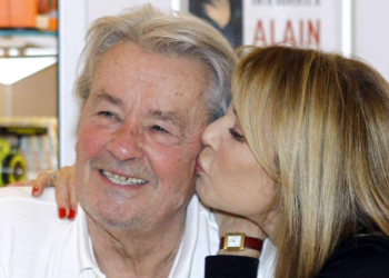 Mort d'Alain Delon : Nicole Calfan raconte les « obsèques incroyables » de son ami de longue date (ZAPTV) 6 Mort d'Alain Delon : Nicole Calfan raconte les « obsèques incroyables » de son ami de longue date (ZAPTV) Mort d’Alain Delon : Nicole Calfan raconte les « obsèques incroyables » de son ami de longue date (ZAPTV)