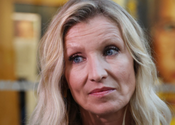 Alexandra Lamy : ce célèbre homme politique, ex-ministre, est son cousin ! 2 Alexandra Lamy : ce célèbre homme politique, ex-ministre, est son cousin ! Alexandra Lamy : ce célèbre homme politique, ex-ministre, est son cousin !