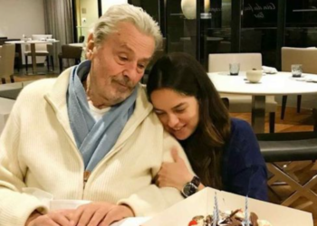 Mort d’Alain Delon : le geste touchant de la mère d’Anouchka et Alain-Fabien pour ce membre important de leur famille 15 Mort d’Alain Delon : le geste touchant de la mère d’Anouchka et Alain-Fabien pour ce membre important de leur famille Obsèques d’Alain Delon : « Anouchka, Anthony et Alain-Fabien n’avaient… », ce détail qui a changé la face de la cérémonie