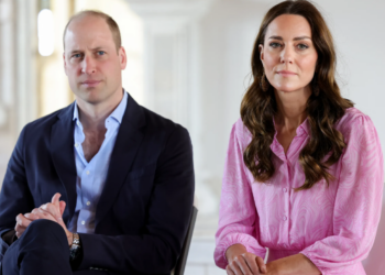 Kate Middleton : ce détail qui a intrigué les internautes lors de sa dernière apparition avec William 7 Kate Middleton : ce détail qui a intrigué les internautes lors de sa dernière apparition avec William Kate Middleton : ce détail qui a intrigué les internautes lors de sa dernière apparition avec William