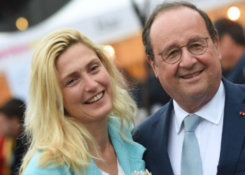 François Hollande et Julie Gayet : cette grosse fiesta dans leur demeure de Corrèze avec des invités particuliers 13 François Hollande et Julie Gayet : cette grosse fiesta dans leur demeure de Corrèze avec des invités particuliers François Hollande et Julie Gayet : cette grosse fiesta dans leur demeure de Corrèze avec des invités particuliers