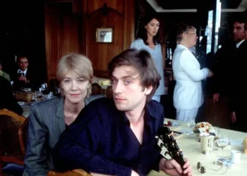 Mort de Françoise Hardy : Thomas Dutronc très mal à l’aise sur le plateau de C à vous, “tuer mes parents…”