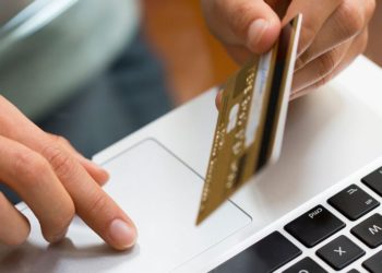 Carte Bancaire : savez-vous à quoi sert l’encoche sur votre carte ?