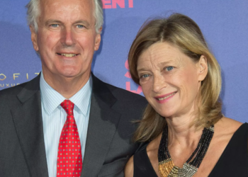 « Evidemment qu&rsquo;il est… » : cette réponse sèche de la femme de Michel Barnier prise au dépourvu dans la rue