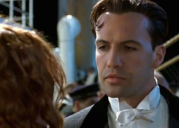 « L’ancienne idole est désormais chauve et a un gros ventre ! » Les fans refusent de croire que cet homme chauve et potelé était autrefois le beau fiancé de Rose dans Titanic 3 « L’ancienne idole est désormais chauve et a un gros ventre ! » Les fans refusent de croire que cet homme chauve et potelé était autrefois le beau fiancé de Rose dans Titanic « L’ancienne idole est désormais chauve et a un gros ventre ! » Les fans refusent de croire que cet homme chauve et potelé était autrefois le beau fiancé de Rose dans Titanic