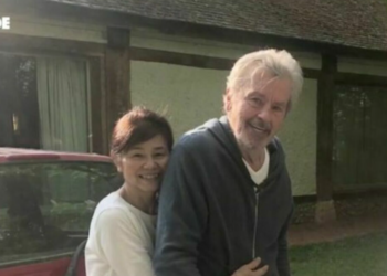 « Je n&rsquo;ai pas pu lui dire au revoir » : Hiromi Rollin sort du silence après les obsèques d&rsquo;Alain Delon, où elle n&rsquo;a pas été invitée