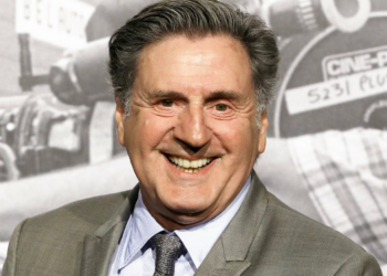 Daniel Auteuil : il évoque avec pudeur sa relation avec sa fille aînée Aurore, “un rôle très douloureux” 2 Daniel Auteuil : il évoque avec pudeur sa relation avec sa fille aînée Aurore, “un rôle très douloureux” Daniel Auteuil : il évoque avec pudeur sa relation avec sa fille aînée Aurore, “un rôle très douloureux”