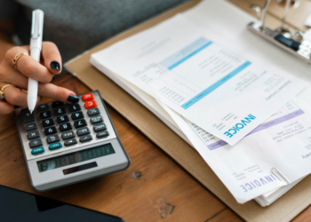 Facture d&rsquo;électricité : les foyers français vont (enfin) pouvoir souffler en février 2025