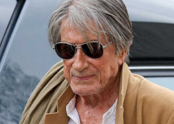 Jacques Dutronc, 81 ans, les dernières nouvelles sur sa santé : “Il ne bouge plus trop quand il fait chaud” 2 Jacques Dutronc, 81 ans, les dernières nouvelles sur sa santé : “Il ne bouge plus trop quand il fait chaud” Jacques Dutronc, 81 ans, les dernières nouvelles sur sa santé : “Il ne bouge plus trop quand il fait chaud”