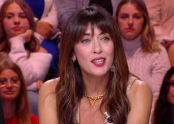 "Je suis en train de vous dire des trucs…" : Nolwenn Leroy en séance de psy dans Quotidien 1 "Je suis en train de vous dire des trucs…" : Nolwenn Leroy en séance de psy dans Quotidien « Je suis en train de vous dire des trucs… » : Nolwenn Leroy en séance de psy dans Quotidien