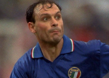 Toto Schillaci est mort : la légende du football avait 59 ans, la raison de son décès dévoilée 17 Toto Schillaci est mort : la légende du football avait 59 ans, la raison de son décès dévoilée Sonia Devillers aux prises avec l’histoire tragique de sa famille