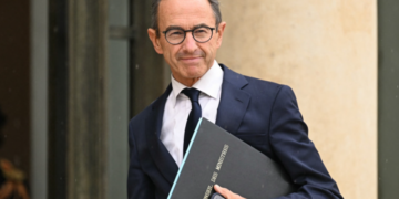 "Deux, c'est la deux" : Bruno Retailleau mouillé dans une célèbre affaire de tricherie télé ? 12 "Deux, c'est la deux" : Bruno Retailleau mouillé dans une célèbre affaire de tricherie télé ? « Deux, c’est la deux » : Bruno Retailleau mouillé dans une célèbre affaire de tricherie télé ?