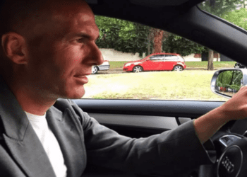 Zidane et sa (grosse) voiture à 200 000€. En quoi roule-t-il ? 17 Zidane et sa (grosse) voiture à 200 000€. En quoi roule-t-il ? Zidane et sa (grosse) voiture à 200 000€. En quoi roule-t-il ?