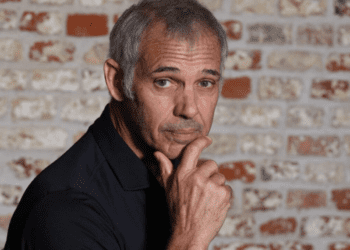 Paul Belmondo : il envoie un tacle percutant au clan Delon, « Vu de l’extérieur… »