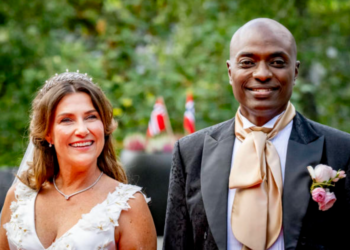 Martha Louise de Norvège : la famille royale divulgue une photo de son mariage, son incroyable traîne dévoilée 13 Martha Louise de Norvège : la famille royale divulgue une photo de son mariage, son incroyable traîne dévoilée Martha Louise de Norvège : la famille royale divulgue une photo de son mariage, son incroyable traîne dévoilée