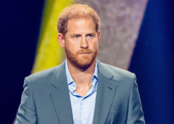 Harry de retour en Angleterre : ce détail du look du mari de Meghan Markle qui fait très mal aux yeux 18 Harry de retour en Angleterre : ce détail du look du mari de Meghan Markle qui fait très mal aux yeux Harry de retour en Angleterre : ce détail du look du mari de Meghan Markle qui fait très mal aux yeux