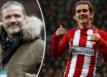 Antoine Griezmann quitte les Bleus : "Depuis deux ans, il est obligé de…", Emmanuel Petit met les pieds dans le plat 6 Antoine Griezmann quitte les Bleus : "Depuis deux ans, il est obligé de…", Emmanuel Petit met les pieds dans le plat Antoine Griezmann quitte les Bleus : « Depuis deux ans, il est obligé de… », Emmanuel Petit met les pieds dans le plat