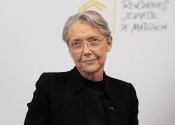 Elisabeth Borne prise en flag’ : encore hors-la-loi en plein discours de Michel Barnier ! 12 Elisabeth Borne prise en flag’ : encore hors-la-loi en plein discours de Michel Barnier ! Elisabeth Borne prise en flag’ : encore hors-la-loi en plein discours de Michel Barnier !