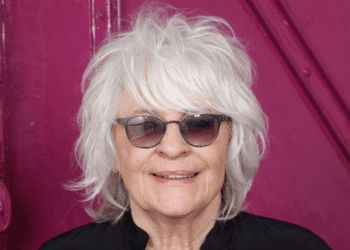 Catherine Lara : “le cœur fracassé”, elle annonce avec douleur la mort d’un membre de sa famille 7 Catherine Lara : “le cœur fracassé”, elle annonce avec douleur la mort d’un membre de sa famille Catherine Lara : “le cœur fracassé”, elle annonce avec douleur la mort d’un membre de sa famille