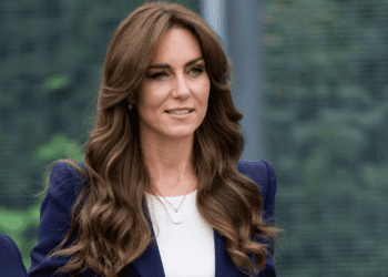 Première apparition de Kate Middleton depuis la fin de sa chimiothérapie : ce détail qui a ému les internautes 5 Première apparition de Kate Middleton depuis la fin de sa chimiothérapie : ce détail qui a ému les internautes Première apparition de Kate Middleton depuis la fin de sa chimiothérapie : ce détail qui a ému les internautes