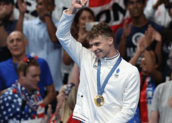 Léon Marchand en couple ? Le champion répond franchement et ça va en décevoir beaucoup 1 Léon Marchand en couple ? Le champion répond franchement et ça va en décevoir beaucoup Léon Marchand en couple ? Le champion répond franchement et ça va en décevoir beaucoup