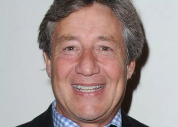 Patrick Sabatier “plus bas que terre” : touchant, il évoque sa traversée du désert