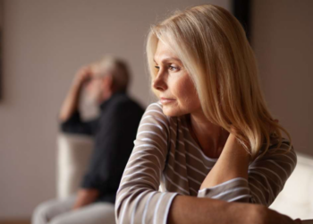 Elle ordonne à son amie de porter des « vêtements amples » pour que son mari ne « fantasme » pas sur elle