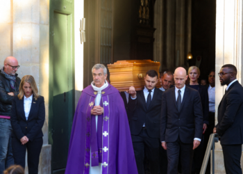 Michel Blanc : où l’acteur a-t-il été enterré ? 9 Michel Blanc : où l’acteur a-t-il été enterré ? Obsèques de Michel Blanc : “ça ne lui ressemblait pas du tout”, la cérémonie ratée ? Martin Lamotte jette un froid