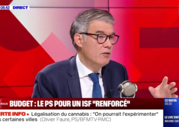 “Quand Marine Le Pen tousse…” : Olivier Faure n’y va pas de main morte face à Apolline de Malherbe, sa petite phrase fait mouche 4 “Quand Marine Le Pen tousse…” : Olivier Faure n’y va pas de main morte face à Apolline de Malherbe, sa petite phrase fait mouche “Quand Marine Le Pen tousse…” : Olivier Faure n’y va pas de main morte face à Apolline de Malherbe, sa petite phrase fait mouche