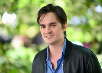 Alain-Fabien Delon : après la mort de son père, il prend une décision radicale pour « une durée illimitée » 10 Alain-Fabien Delon : après la mort de son père, il prend une décision radicale pour « une durée illimitée » Alain-Fabien Delon : après la mort de son père, il prend une décision radicale pour « une durée illimitée »