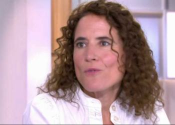 Mazarine Pingeot évoque son enfance cachée de tous : “Dans la rue, je fermais les yeux”