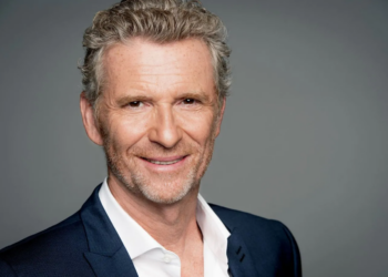 Denis Brogniart annonce la mort d'une figure de Koh-Lanta : Moundir, Teheiura, Clémence… les candidats sont bouleversés 10 Denis Brogniart annonce la mort d'une figure de Koh-Lanta : Moundir, Teheiura, Clémence… les candidats sont bouleversés Denis Brogniart annonce la mort d’une figure de Koh-Lanta : Moundir, Teheiura, Clémence… les candidats sont bouleversés