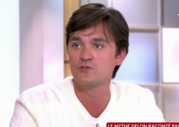 Alain Delon : Son fils Alain-Fabien Delon évoque ce jour où il lui a "brisé le cœur" (VIDEO) 18 Alain Delon : Son fils Alain-Fabien Delon évoque ce jour où il lui a "brisé le cœur" (VIDEO) Alain Delon : Son fils Alain-Fabien Delon évoque ce jour où il lui a « brisé le cœur » (VIDEO)