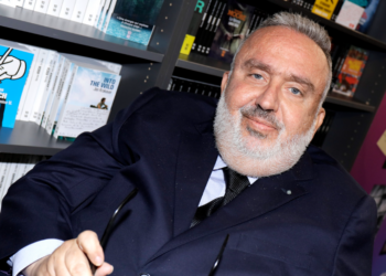 "Une hôtesse au sol" : Dominique Farrugia atomise une compagnie aérienne, la réponse ne tarde pas 14 "Une hôtesse au sol" : Dominique Farrugia atomise une compagnie aérienne, la réponse ne tarde pas « Une hôtesse au sol » : Dominique Farrugia atomise une compagnie aérienne, la réponse ne tarde pas