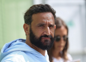 Cyril Hanouna très remonté : sa mère victime d’une agression à Paris, “coup de pied dans le…”