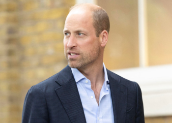« Jamais rien vu de tel » : le prince William fait allusion à son frère Harry en pleine interview