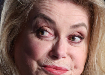 Catherine Deneuve : Retards, vouvoiement obligatoire, voitures avec chauffeur, son comportement avec "le petit personnel" 11 Catherine Deneuve : Retards, vouvoiement obligatoire, voitures avec chauffeur, son comportement avec "le petit personnel" Catherine Deneuve : Retards, vouvoiement obligatoire, voitures avec chauffeur, son comportement avec « le petit personnel »