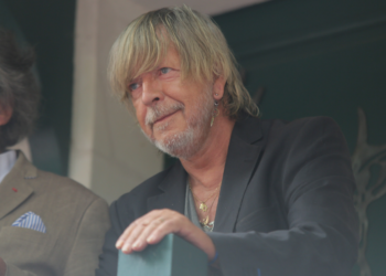 Renaud : inquiétude autour de son état de santé, silence après l’annulation surprise de deux concerts