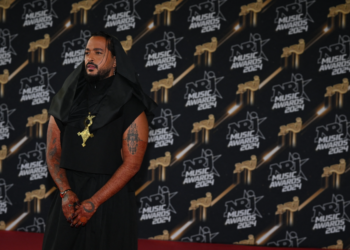 Slimane accusé : "climat de tensions" et ordres, ce qu’il se serait passé dans les coulisses des NRJ Music Awards 17 Slimane accusé : "climat de tensions" et ordres, ce qu’il se serait passé dans les coulisses des NRJ Music Awards Slimane accusé : « climat de tensions » et ordres, ce qu’il se serait passé dans les coulisses des NRJ Music Awards