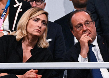 François Hollande “très en colère” : ce couac de Julie Gayet qu’il a eu du mal à supporter 13 François Hollande “très en colère” : ce couac de Julie Gayet qu’il a eu du mal à supporter François Hollande “très en colère” : ce couac de Julie Gayet qu’il a eu du mal à supporter